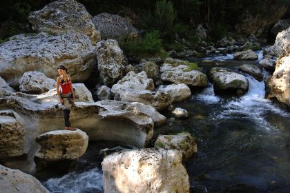 Pêcheur dans la rivière de la Jonte, Lozère