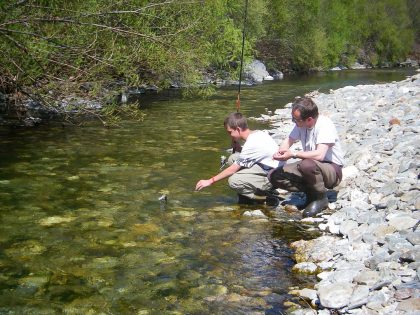 Pêcheur dans la Colagne, Lozère