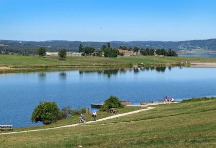 Résultat de recherche d'images pour "image du lac de naussac"