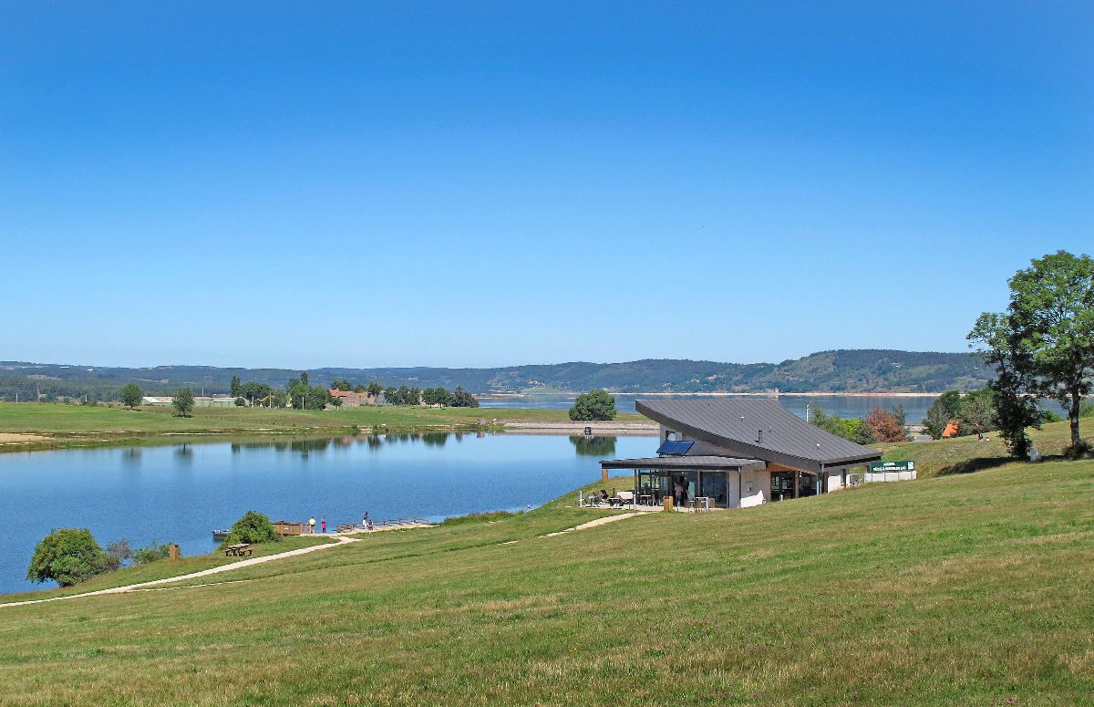 https://www.lozerepeche.com/wp-content/uploads/2016/03/lozere-peche-lac-naussac-nature-02-1200x775.jpg