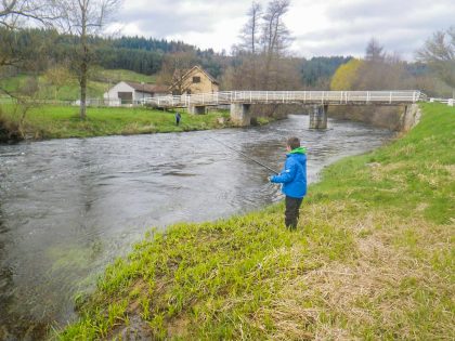 Pêcheur à la rivière le Truyère, (Lozère)